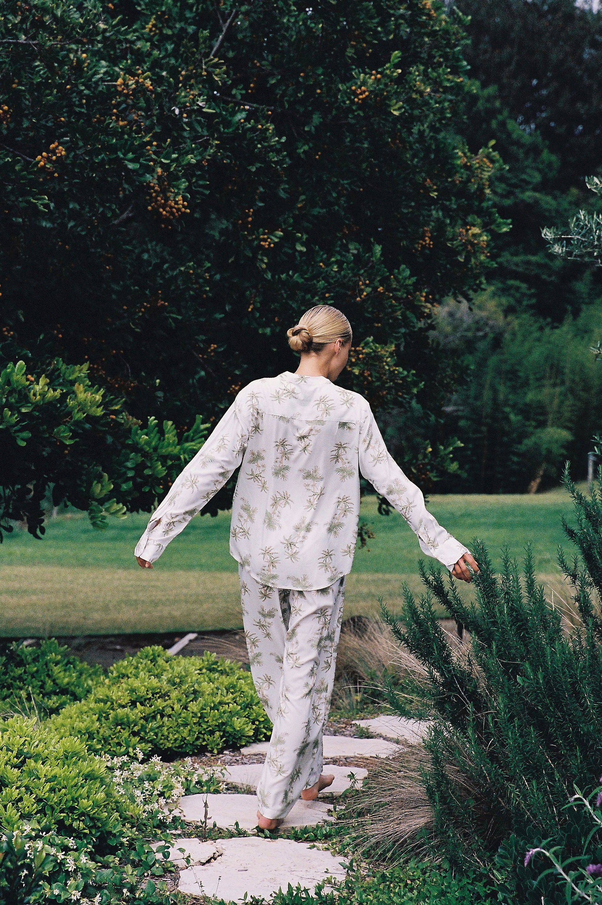 Maggie Pyjama Set - Long - Vintage Palm - Olive - Image 13